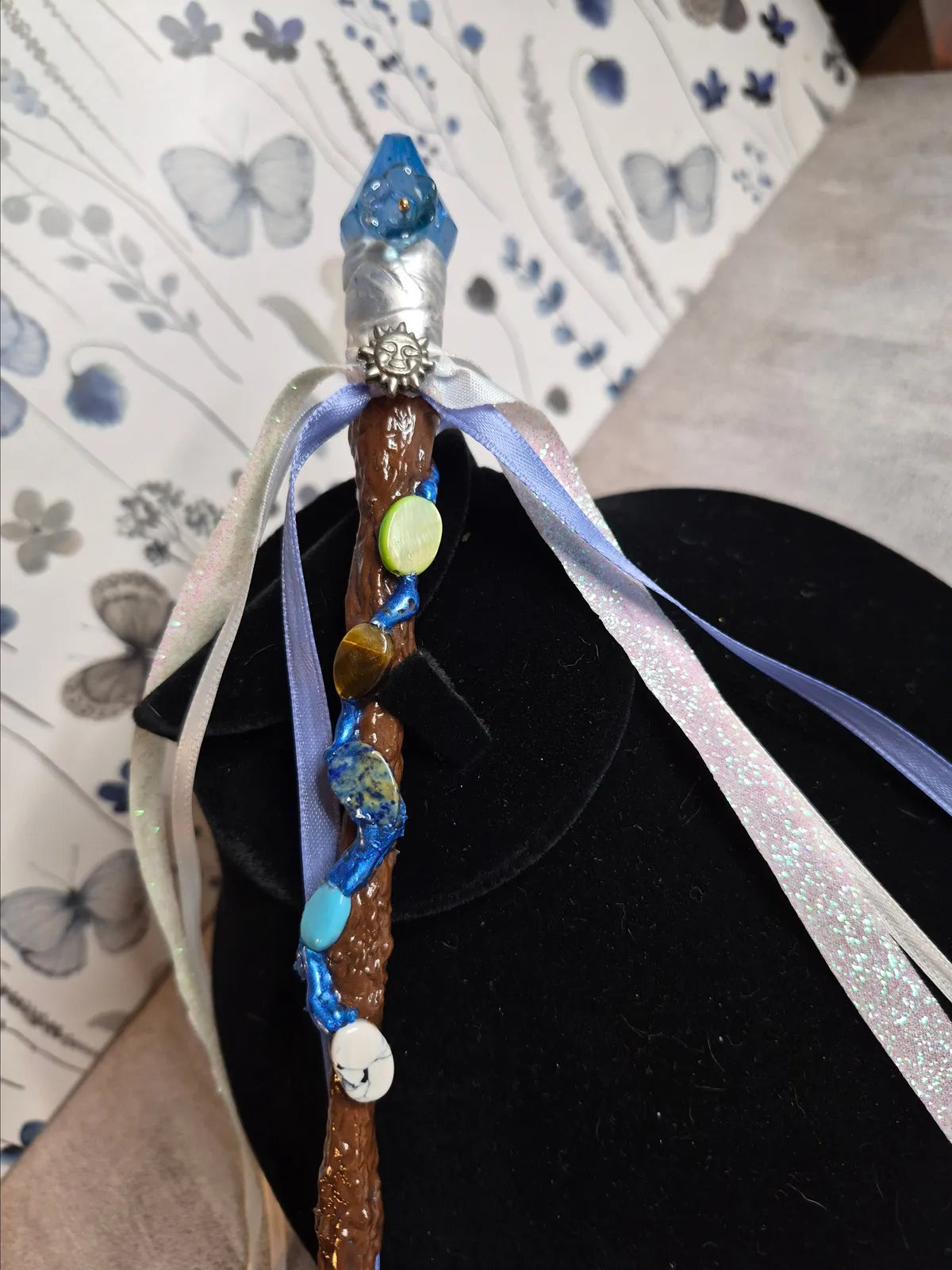 MW08, MAGICAL COLLECTION, Wand, Gem Magic Wand 10", w/Ribbon, & Charms, Cosplay, Ren fest, Witch, Warlock, Harry Potter Party